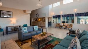 a large living room with couches and a table at Best Western Plus Liberty Lake Inn in Spokane Valley