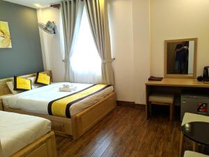 Postel nebo postele na pokoji v ubytování Hoàng Gia Hotel Côn Đảo