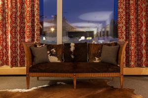 Posezení v ubytování Hotel Europa Suites St Moritz