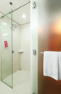 Ванна кімната в Red Planet Quezon City Timog
