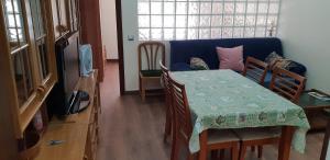 TV a/nebo společenská místnost v ubytování Apartamentos Salamanca Puerta Zamora, Centro, Wifi con salón y 2 dormitorios, Parking