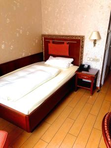 Postel nebo postele na pokoji v ubytování Mokni's Palais Hotel & SPA