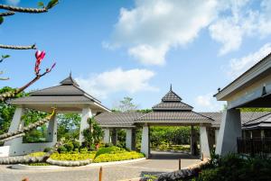 a view of the gazebos at a resort at The Nouveau Chumphon Beach Resort And Golf in Chumphon