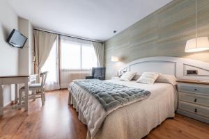 A bed or beds in a room at Hotel de Montaña El Mirador