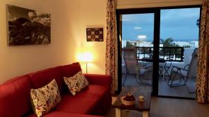 A seating area at Aqua Apt Sunrise & Sea Views