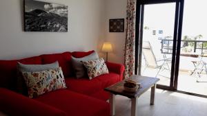 A seating area at Aqua Apt Sunrise & Sea Views