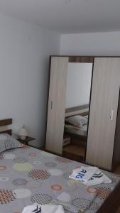 a bedroom with a bed with a large mirror at MARINA REZIDENCE *** in Kavarna