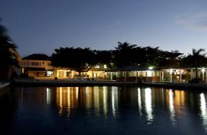 Permandangan sungai dekat dengan hotel