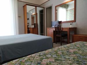 Posteľ alebo postele v izbe v ubytovaní Hotel de France