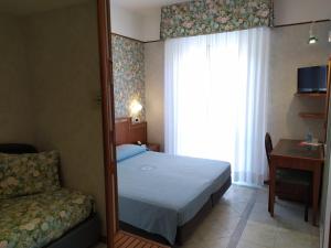 Posteľ alebo postele v izbe v ubytovaní Hotel de France