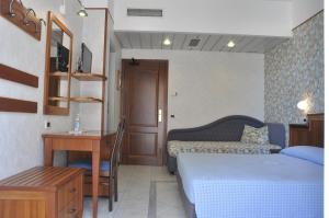 Posteľ alebo postele v izbe v ubytovaní Hotel de France
