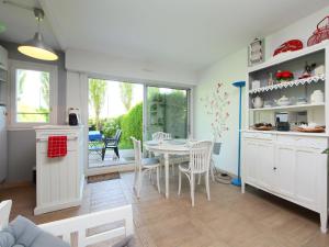 Dapur atau dapur kecil di Apartment Le Garden-1 by Interhome