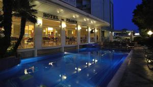 Bazén v ubytovaní Hotel de France alebo v jeho blízkosti