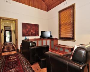 
A seating area at Pure Gold - Heritage 2 bedroom terraced cottage
