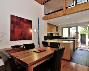 Η κουζίνα ή μικρή κουζίνα στο Pure Gold - Heritage 2 bedroom terraced cottage