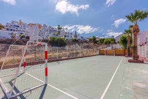 Tennis und/oder Squash in der Unterkunft Apartment with ocean view in Costa Adeje oder in der Nähe