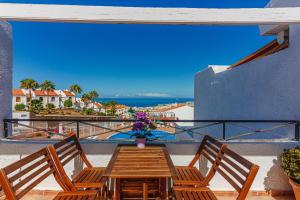 Ein Balkon oder eine Terrasse in der Unterkunft Apartment with ocean view in Costa Adeje