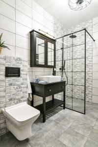 Kúpeľňa v ubytovaní Old Town LTC - Apartments Starówka Panieńska + 28 fotografií