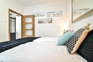 Posteľ alebo postele v izbe v ubytovaní Old Town LTC - Apartments Starówka Panieńska