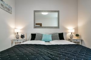Posteľ alebo postele v izbe v ubytovaní Old Town LTC - Apartments Starówka Panieńska
