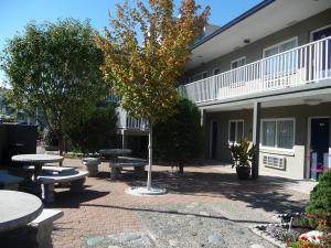 Photo de la galerie de l'établissement Travelodge by Wyndham Kamloops, à Kamloops