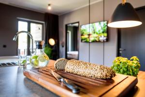 a cutting board with corn on top of a kitchen counter at EchtZeit - Dein Hotelquartier in Braunlage