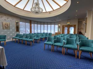 Гостиная зона в Langstone Cliff Hotel