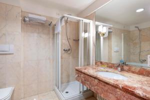 
Een badkamer bij B&B Hotel Affi - Lago di Garda
