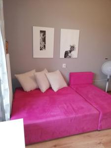 Łóżko lub łóżka w pokoju w obiekcie Comfortable Apartment close to Spodek