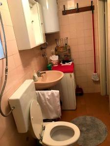 Et badeværelse på Holiday Home Listeši