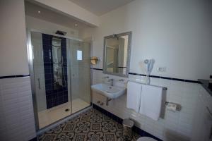 Vannituba majutusasutuses Sui Generis Tropea Luxury Rooms