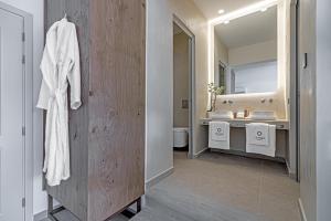 Kúpeľňa v ubytovaní Omnia Mykonos Boutique Hotel & Suites