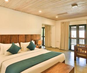 Postel nebo postele na pokoji v ubytování Regenta Arie Lagoon Negombo