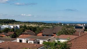 3 BED House w/Drive & Garden v/Fast WiFi near bioQuarter