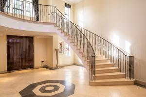 The lobby or reception area at Charlton court