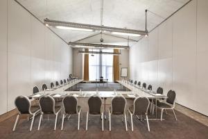a conference room with a long table and chairs at H4 Hotel Hamburg Bergedorf, Trademark Collection by Wyndham in Hamburg