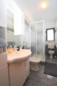 Kylpyhuone majoituspaikassa Apartment Vita
