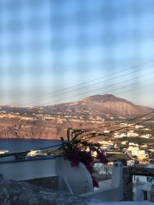 Gallery image of Marann Cave in Akrotiri