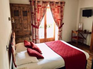 Säng eller sängar i ett rum på Hôtel Restaurant Angival - Chambres et Appartement