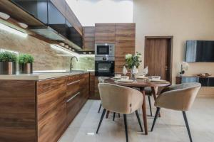 Kuchyňa alebo kuchynka v ubytovaní Bengt Apartment Dohány Str.