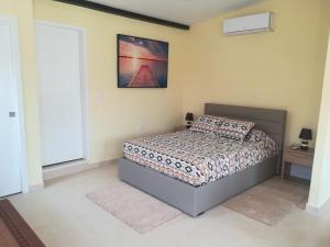 Una cama o camas en una habitación de Vila Sorriso