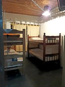 Katil dua tingkat atau katil-katil dua tingkat dalam bilik di Pousada Mirante das Pedras