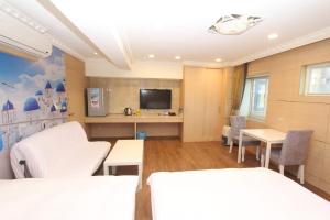A television and/or entertainment centre at Sea Keelung 61