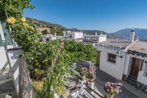 Gallery image of Apartamentos Rurales Las Chimeneas in Capileira