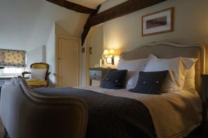 Katil atau katil-katil dalam bilik di West Knole House Somerset