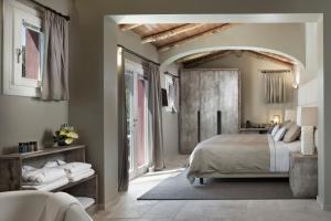 a bedroom with a large bed and a large window at Li Neuli Country Club in San Pantaleo