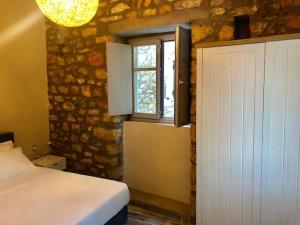 A bed or beds in a room at Nikolas place