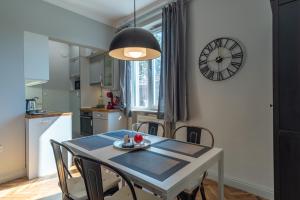 A kitchen or kitchenette at Midnight Blue