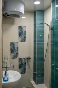 A bathroom at Midnight Blue