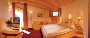 Posteľ alebo postele v izbe v ubytovaní Hotel Goldener Adler